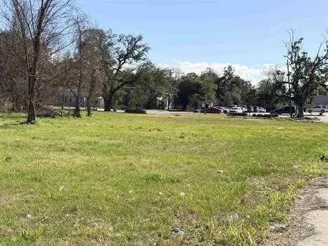 1606 W Park Avenue Orange TX 77630