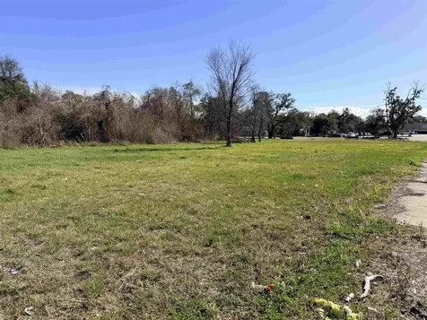 1606 W Park Avenue Orange TX 77630