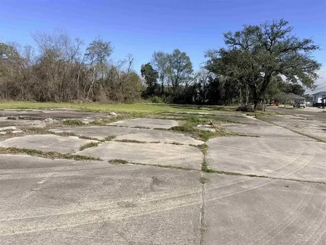 1606 W Park Avenue Orange TX 77630