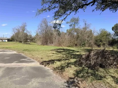 1606 W Park Avenue Orange TX 77630