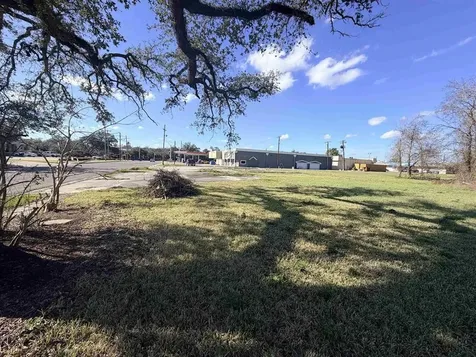 1606 W Park Avenue Orange TX 77630