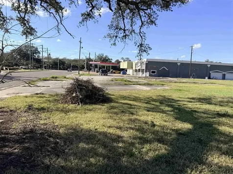 1606 W Park Avenue Orange TX 77630