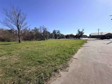 1606 W Park Avenue Orange TX 77630
