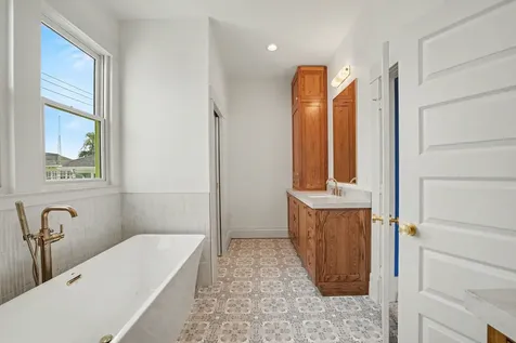 404 Avondale Street Houston TX 77006