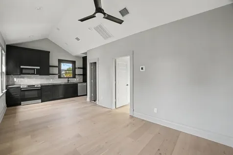 404 Avondale Street Houston TX 77006