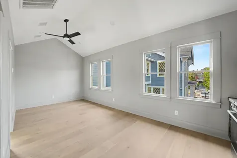 404 Avondale Street Houston TX 77006