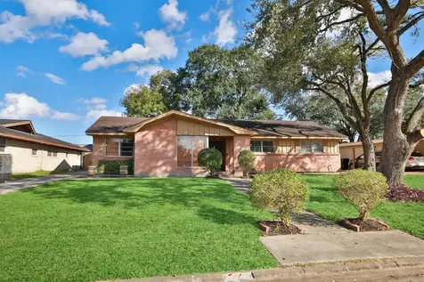 8235 Dover Street Houston TX 77061