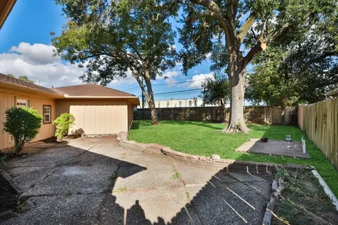 8235 Dover Street Houston TX 77061