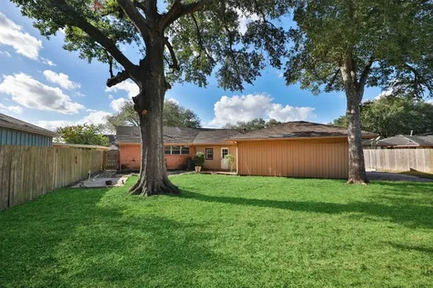 8235 Dover Street Houston TX 77061