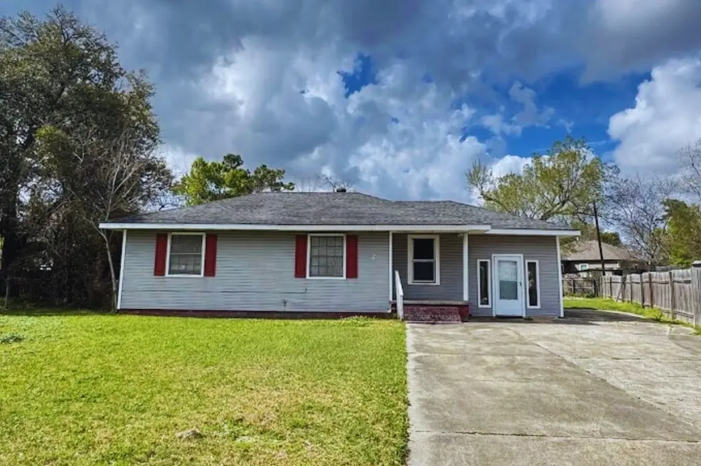 2 Pacific Circle Orange TX 77630