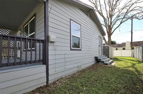 6611 Wayne Johnson Avenue Hitchcock TX 77563
