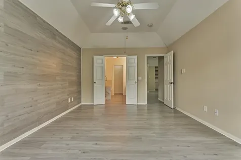 14420 Walters Road 26 Houston TX 77014