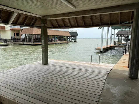 1222 Oahu Drive Galveston TX 77554