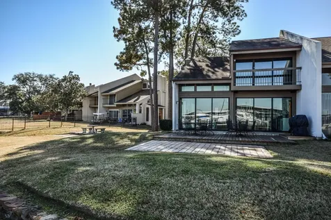4002 Knollcrest Drive Montgomery TX 77356