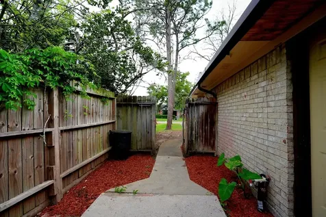 209 Dogwood Street Lake Jackson TX 77566