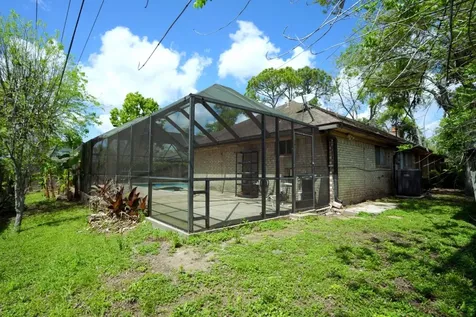 209 Dogwood Street Lake Jackson TX 77566