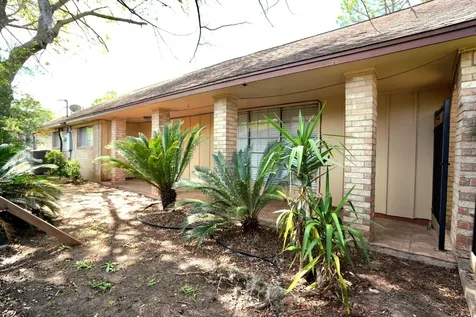209 Dogwood Street Lake Jackson TX 77566