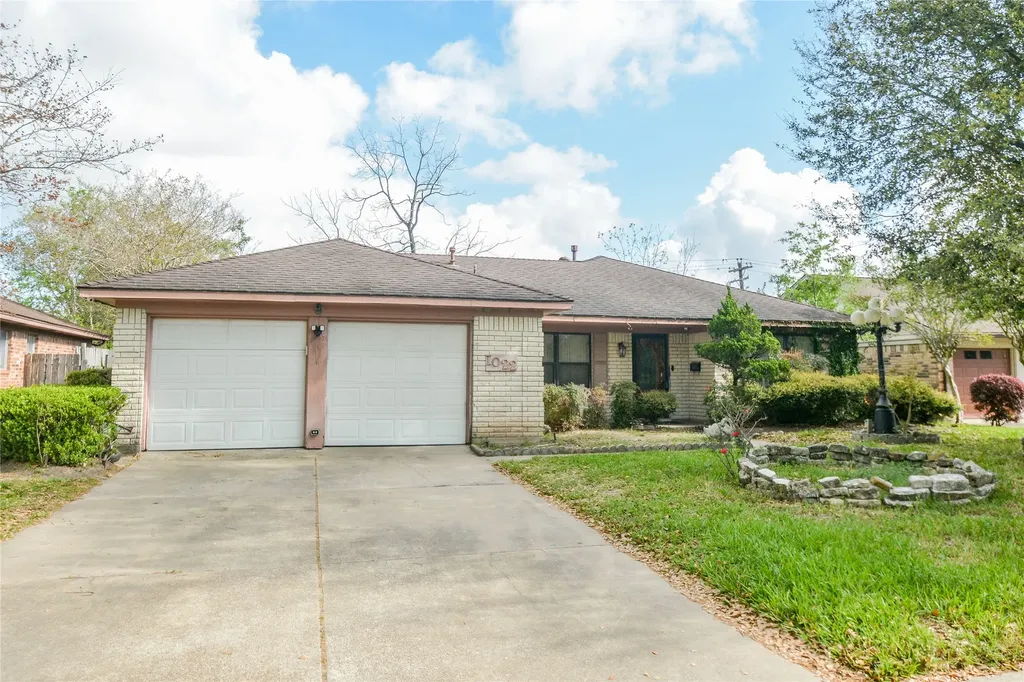 1022 Saddle Rock Drive Houston TX 77088