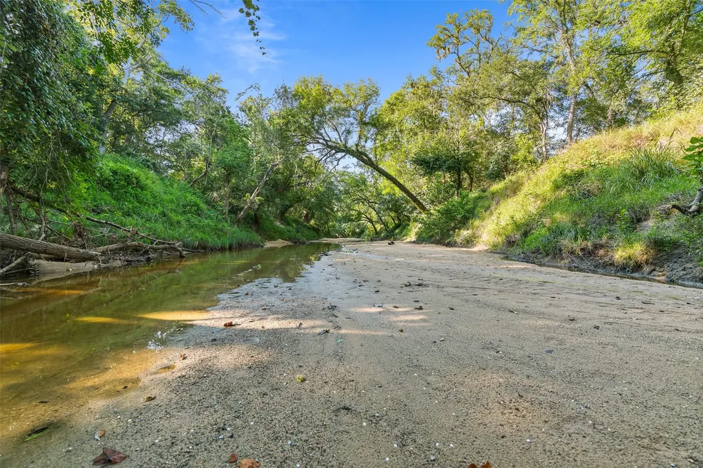 7462 County Road 284 Edna TX 77957