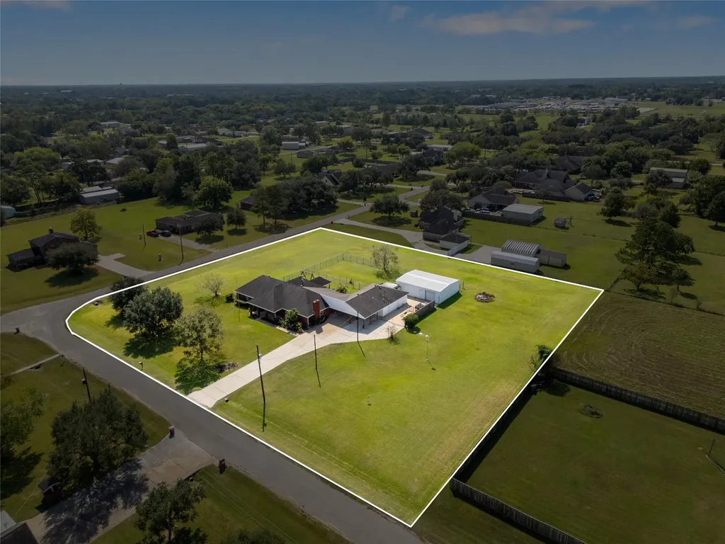 1236 County Road 634 Alvin TX 77511