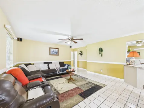 1236 County Road 634 Alvin TX 77511