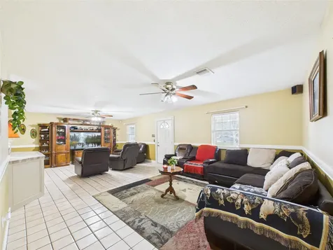 1236 County Road 634 Alvin TX 77511