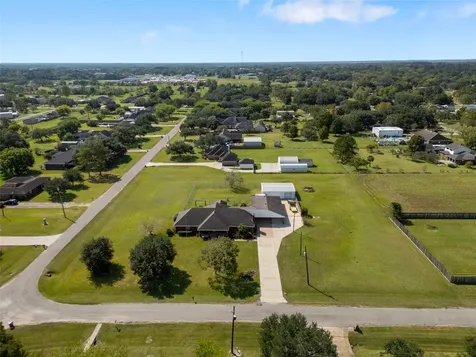 1236 County Road 634 Alvin TX 77511