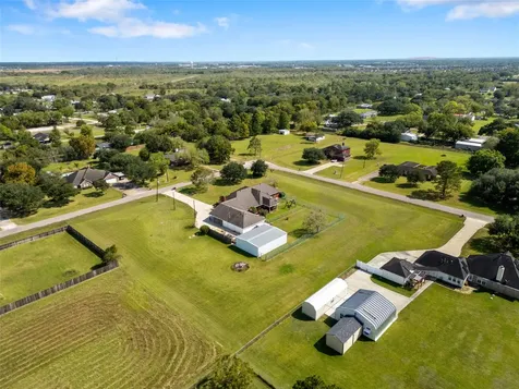 1236 County Road 634 Alvin TX 77511