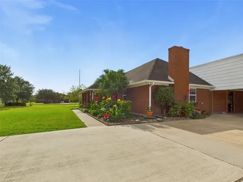 1236 County Road 634 Alvin TX 77511