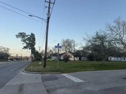 1921 W Main Street Baytown TX 77520
