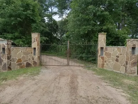 127 County Road 3431 W Cleveland TX 77327