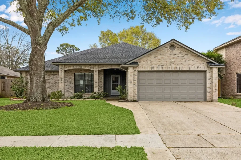 2209 Aberdeen Drive League City TX 77573