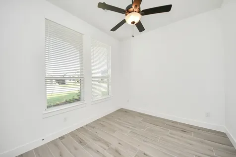 9438 Chateau Hill Iowa Colony TX 77578