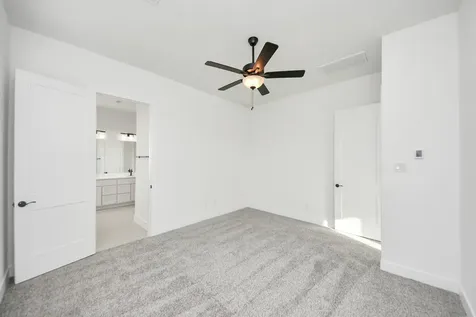 9438 Chateau Hill Iowa Colony TX 77578