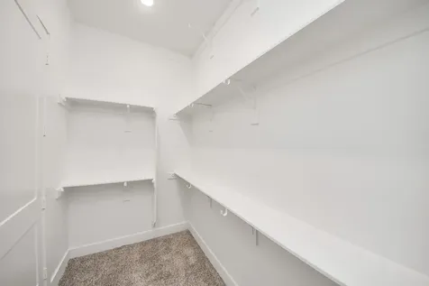 9438 Chateau Hill Iowa Colony TX 77578