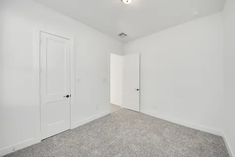 9438 Chateau Hill Iowa Colony TX 77578