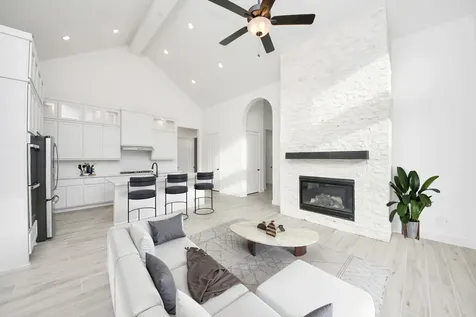 9438 Chateau Hill Iowa Colony TX 77578