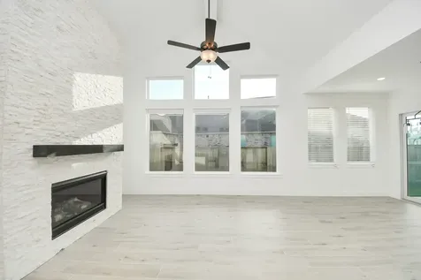 9438 Chateau Hill Iowa Colony TX 77578