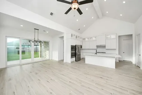 9438 Chateau Hill Iowa Colony TX 77578