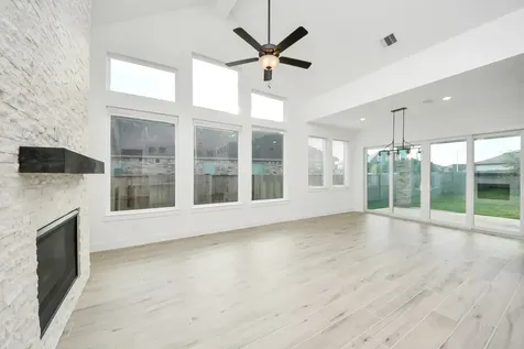 9438 Chateau Hill Iowa Colony TX 77578