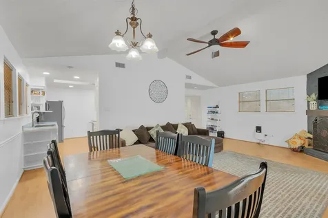 155 Goldenrod Livingston TX 77351
