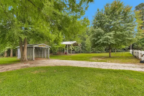 155 Goldenrod Livingston TX 77351