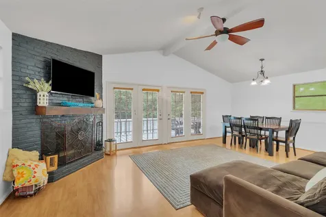 155 Goldenrod Livingston TX 77351