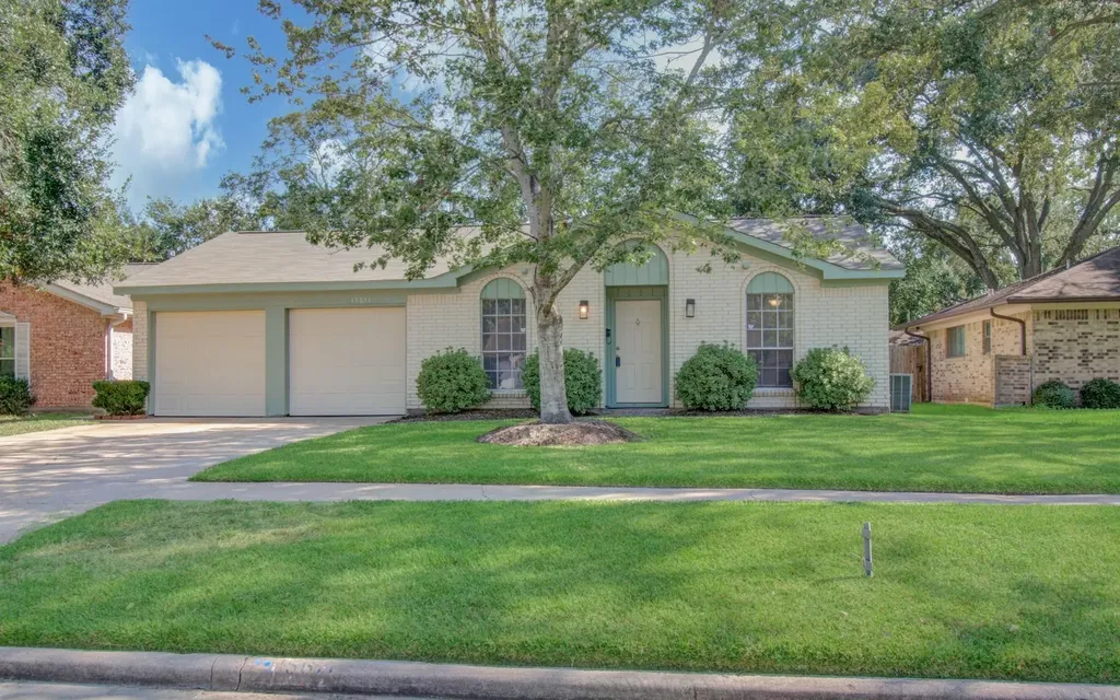 15611 La Casa Lane Houston TX 77062