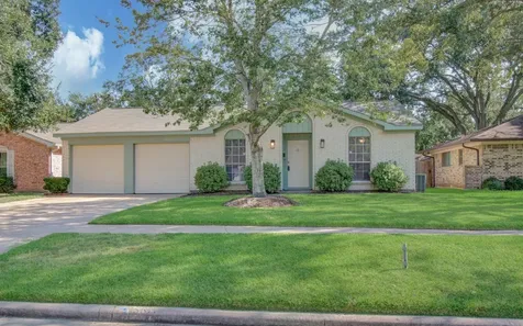 15611 La Casa Lane Houston TX 77062