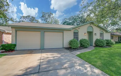 15611 La Casa Lane Houston TX 77062