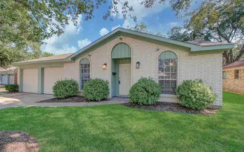 15611 La Casa Lane Houston TX 77062