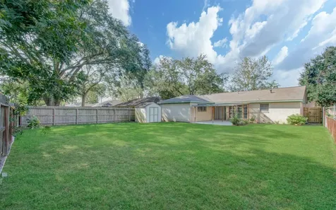 15611 La Casa Lane Houston TX 77062