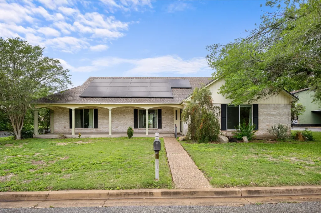315 E Fannin Street La Grange TX 78945