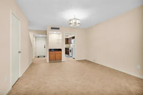 938 Memorial Village Drive 39 Houston TX 77024